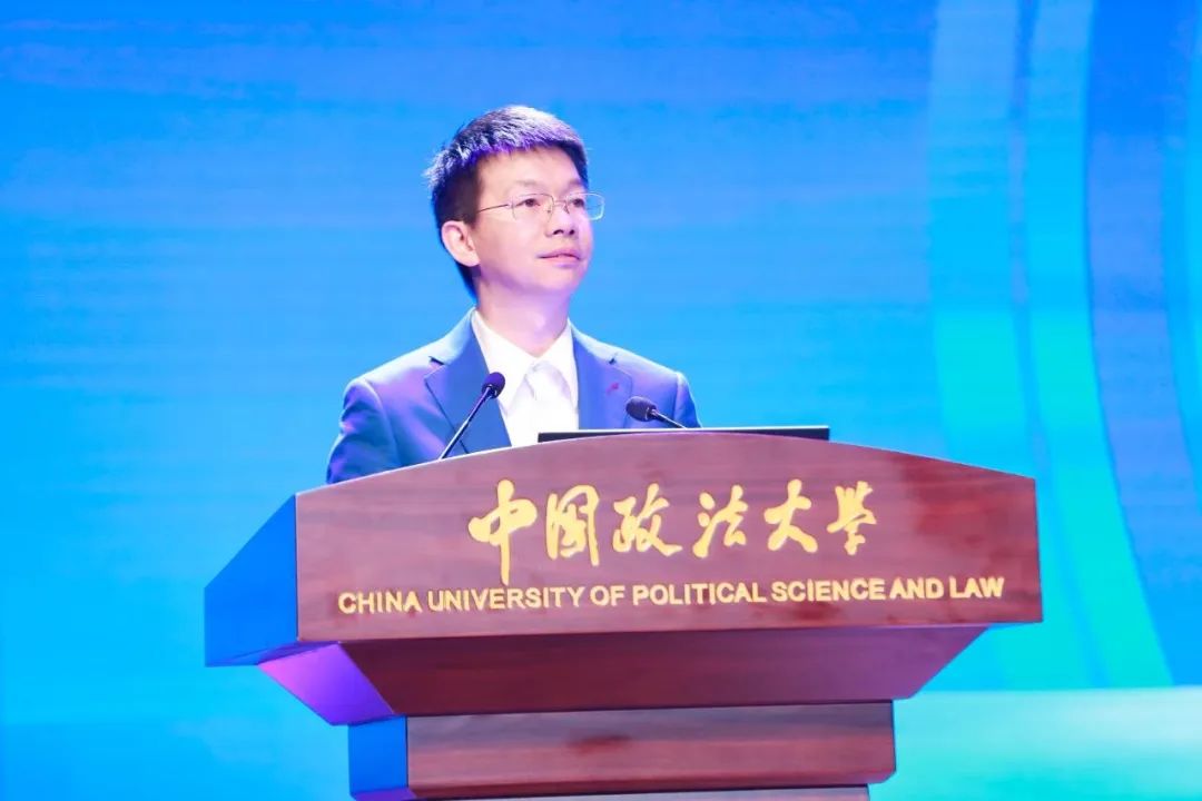 廖鴻程主任在首屆新生代律師高端論壇上發(fā)表主題演講：新生代律師的特質(zhì)、傳承與創(chuàng)新